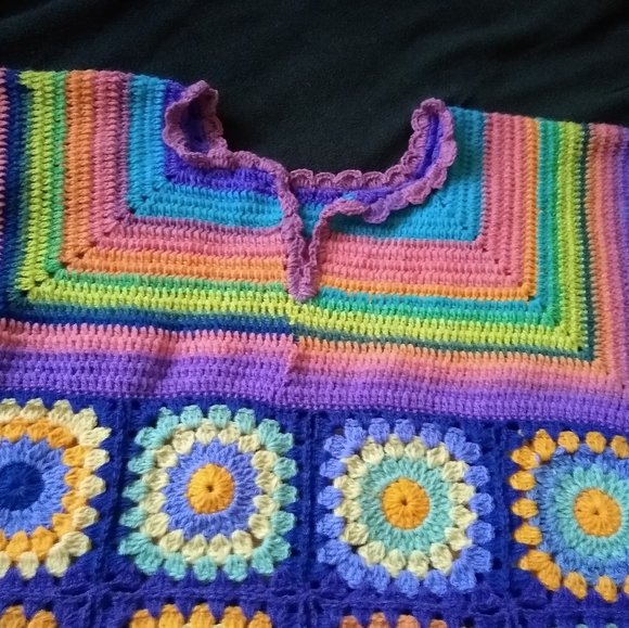 Sunburst crochet handmade blouse - Picture 5 of 7